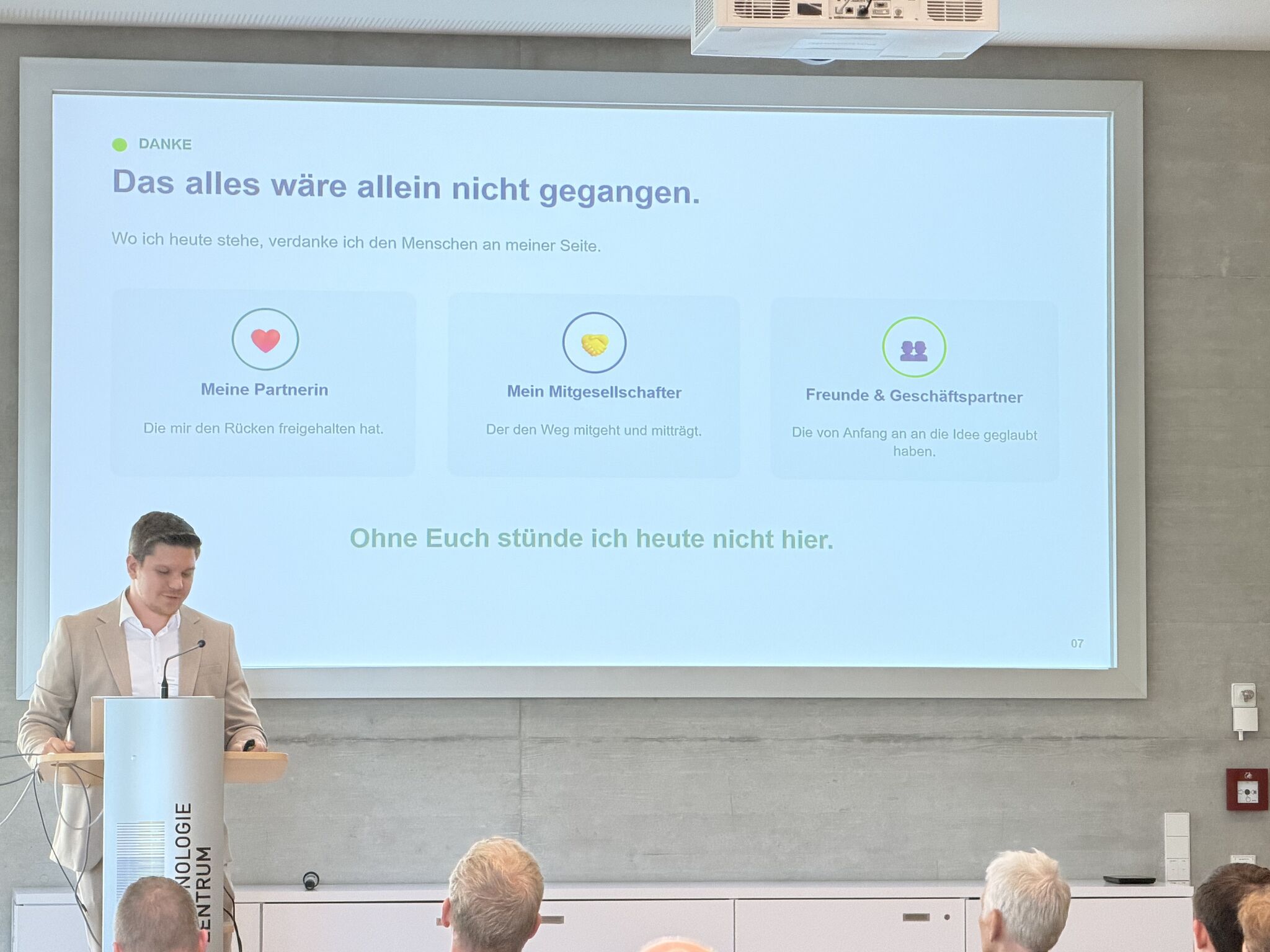 Alexander Kümmelschuh giving his opening speech for REACT GmbH